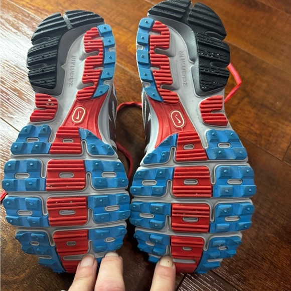 Nike Dynamic Red and Blue Athletic Shoes - Picture 4 of 4